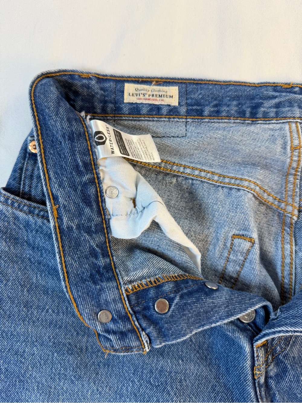 Levi’s 501 Women’s Straight Leg Button Fly Wedgie Jean 27/30 - Picture 5 of 11